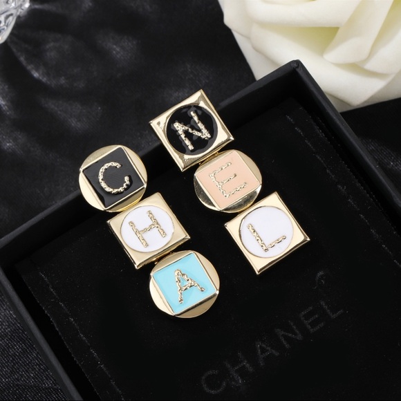 Gold and White Cufflinks Set - Picture 2 of 8